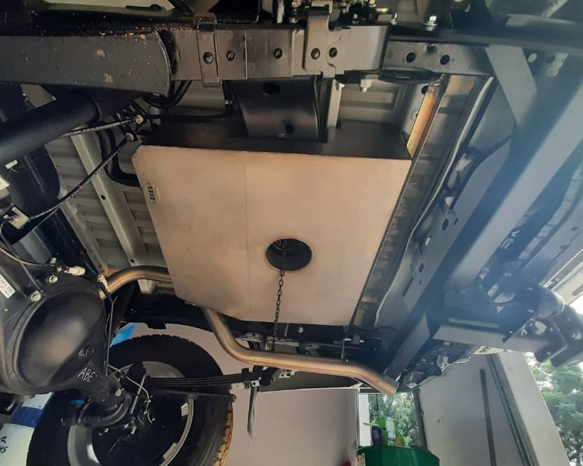 Toyota-Hilux-2016-+-Tank